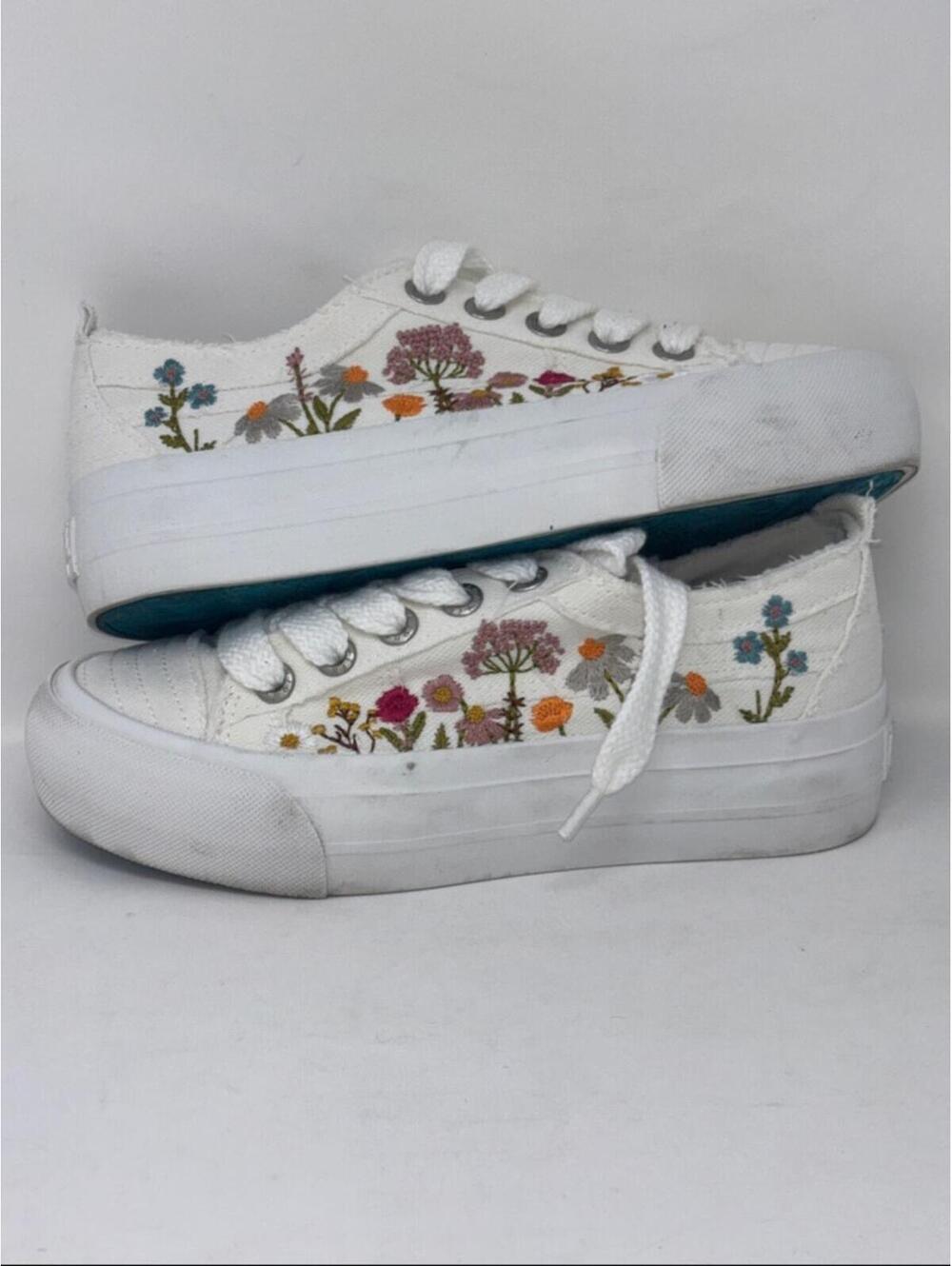 Blowfish White Floral Embroidered Canvas Platform Sneaker - Size 6 - Picture 3 of 6